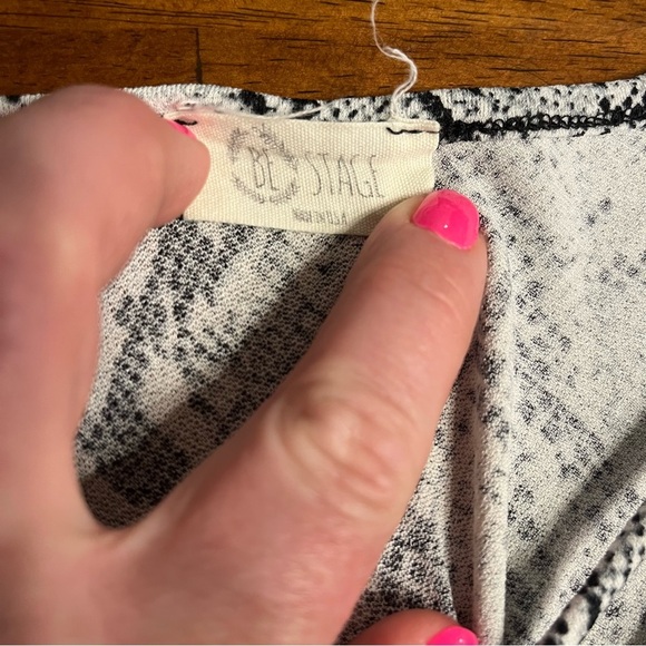 Be Stage knot front black white gray snakeskin top size XL - Picture 2 of 6